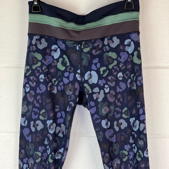 Athleta Elation Navy Floral 7/8 Leggings, M - Picture 3 of 8